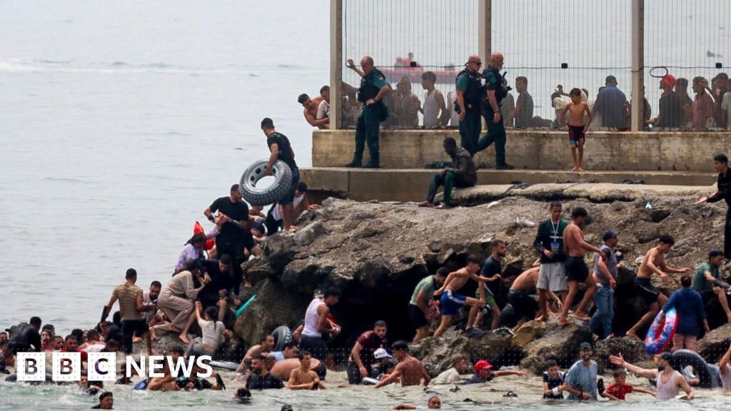 A few thousand young Arab men storm into Spain, without leaving Africa [Fail]