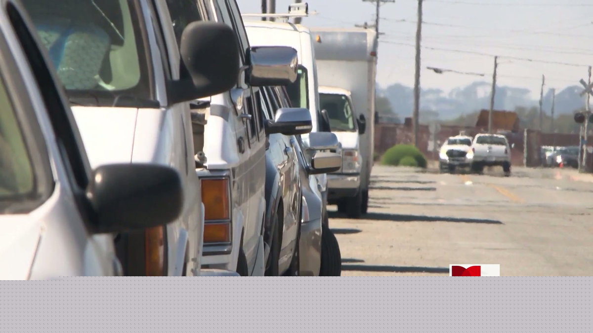 El Condado de Monterey podría considerar prohibir el estacionamiento de vehículos recreativos al lado de las vías del tren en Pájaro