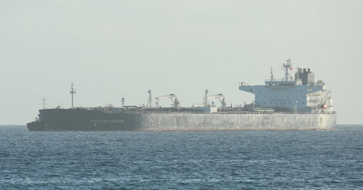 US lawmakers advance bill that targets Russian oil buyers