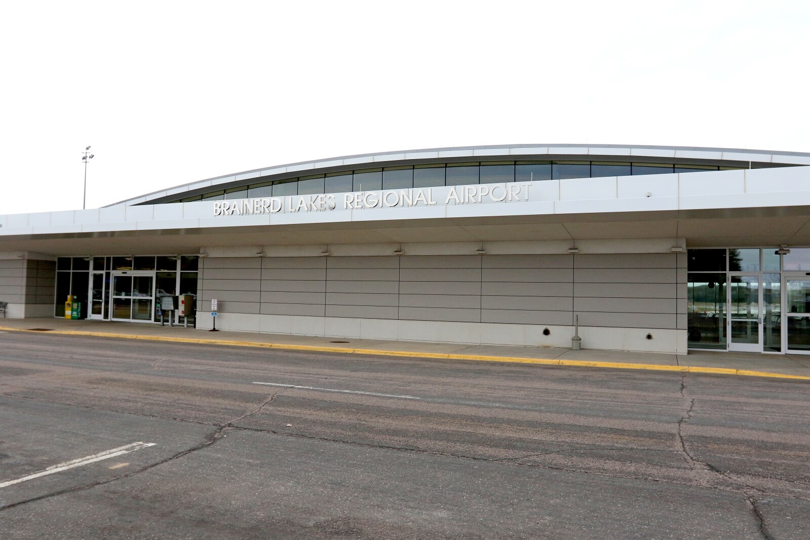 Airport Commission approves agreement with new manager