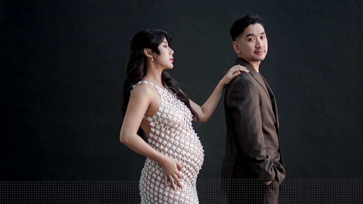 Potret Adinda Thomas Cantik Pamer Baby Bump di Maternity Shoot Terbaru