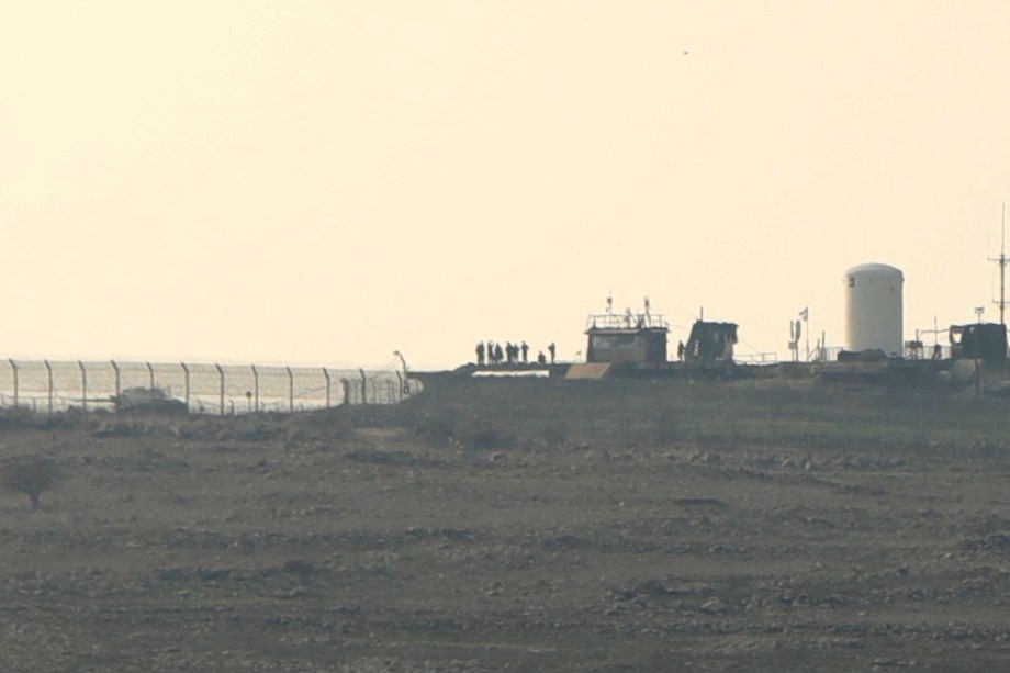 Israeli forces enter southwestern Syria, set up checkpoint