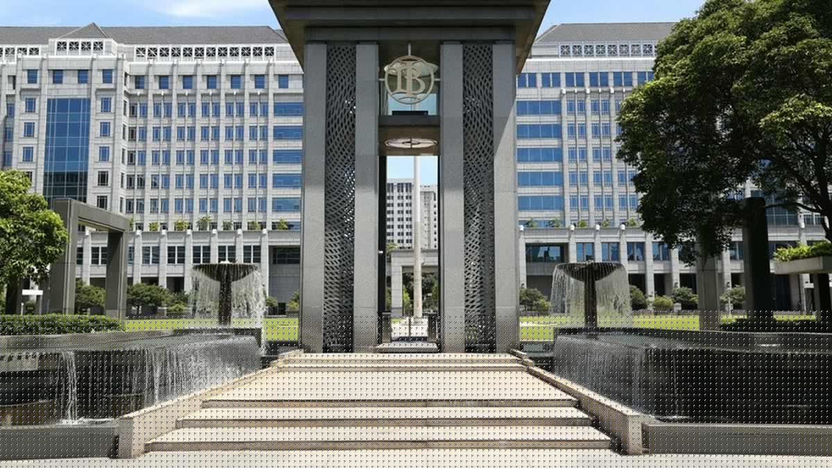 Ekonom UGM Ungkap Syarat Lain Calon Gubernur BI Baru