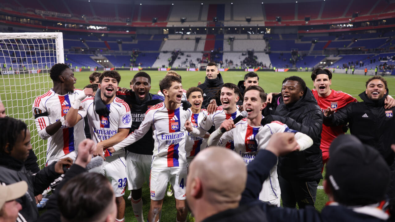 Lyon clinch Europa League top spot as Roma scrape into last 16