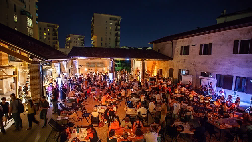 Sdraio, musica e fritto misto: nasce la 'Riviera Ovest' di Milano