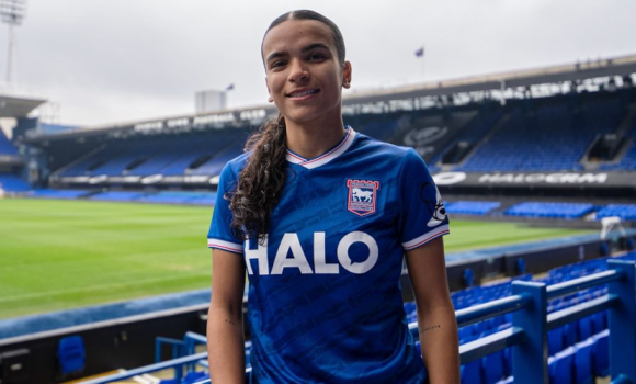 Town Women Make Fifth January Signing