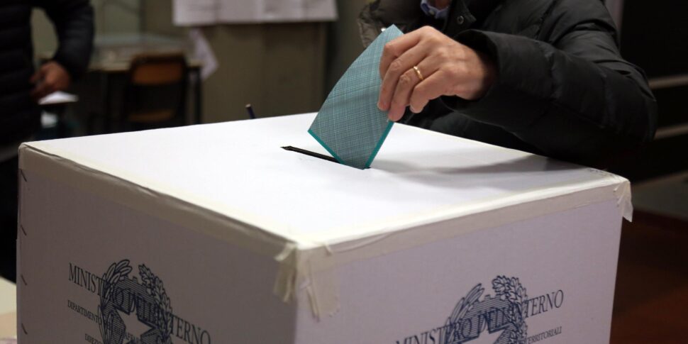 Calabria at the polls, at noon the voting data is stable compared to 2021: 7.70%. Soverato and Castrolibero over 13%