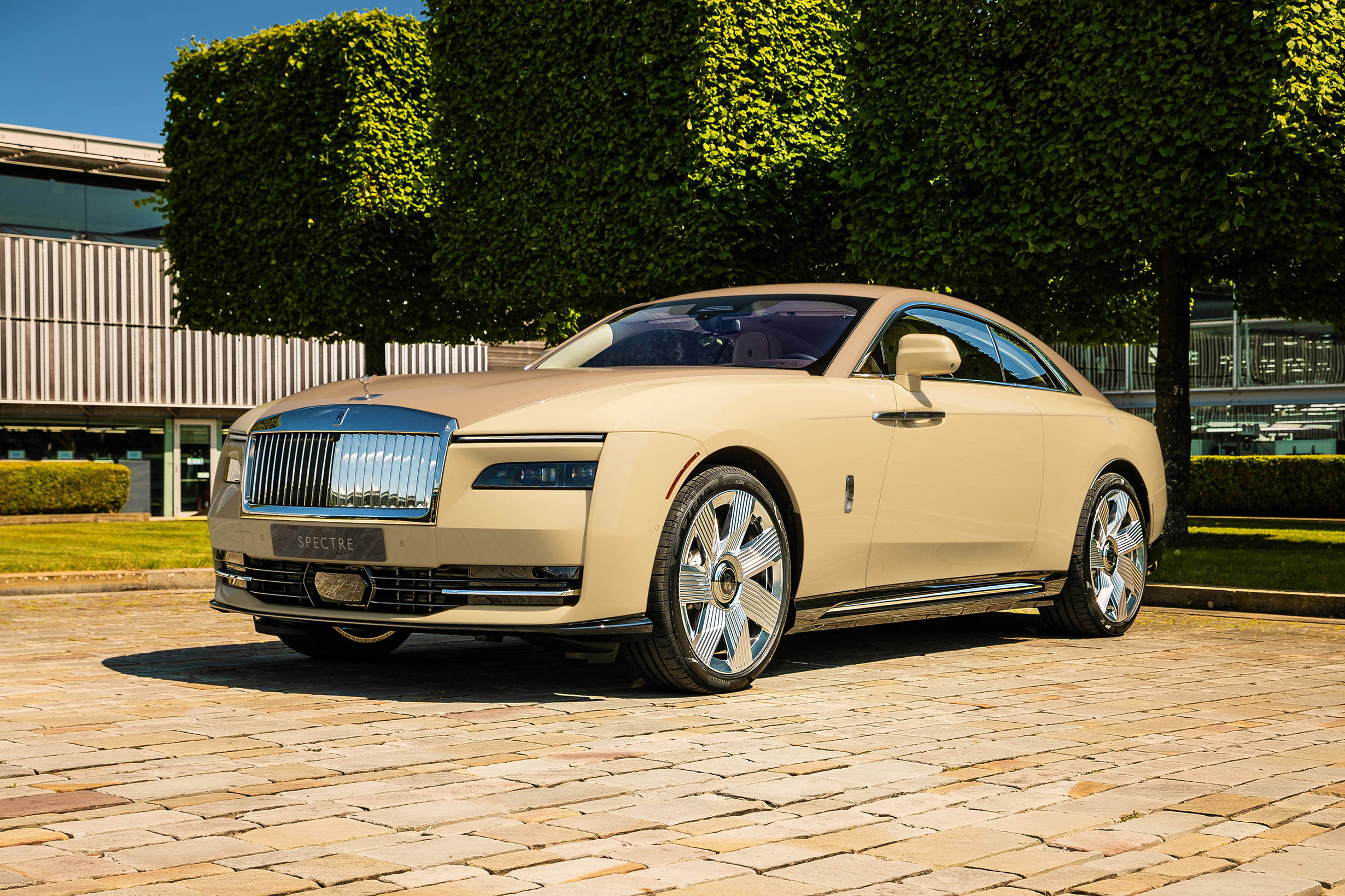 Personalizarea în industria luxului: Rolls-Royce creează un automobil dedicat celui mai bun prieten al omului