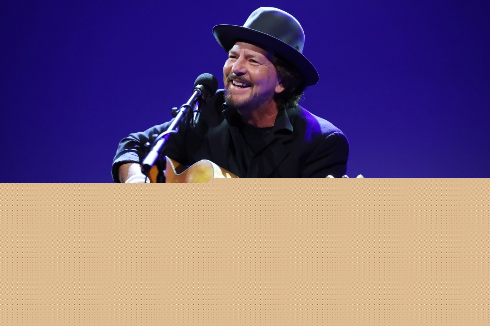 Watch Eddie Vedder Busk in Dublin in Honor of Glen Hansard