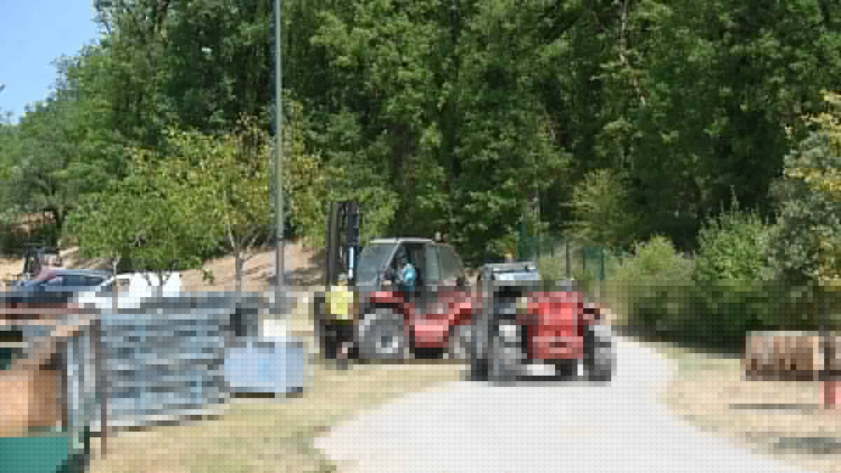 REPORTAGE. "Notre plus grosse crainte, c'était les parkings, les zones de camping..." : après l'annulation du festival Ecaussystème, bénévoles et organisateurs démontent le site et envisagent l'avenir