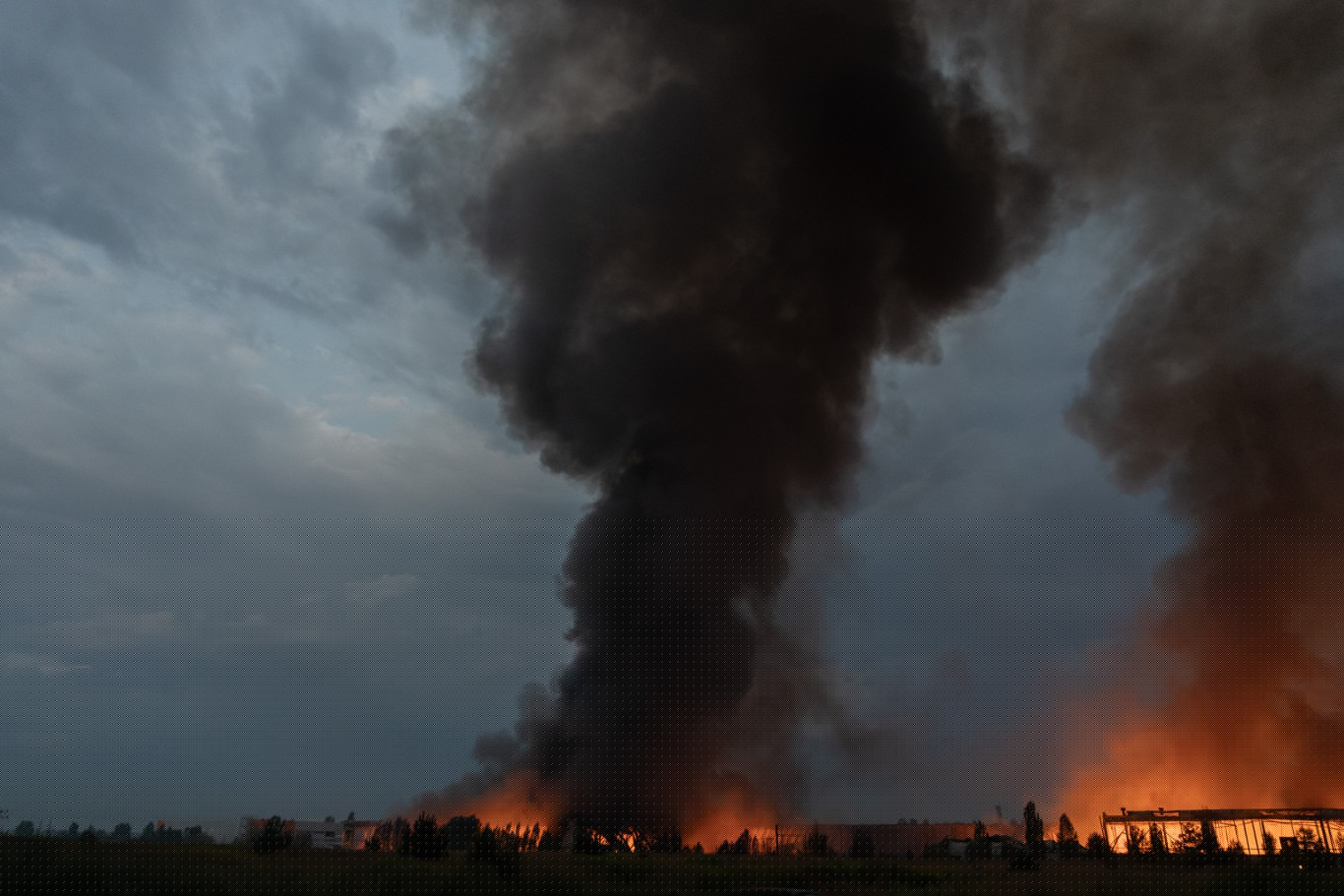 Lekésték az aznapi utolsó vonatot, ott ragadtak az állomáson, azt meg lebombázták az oroszok