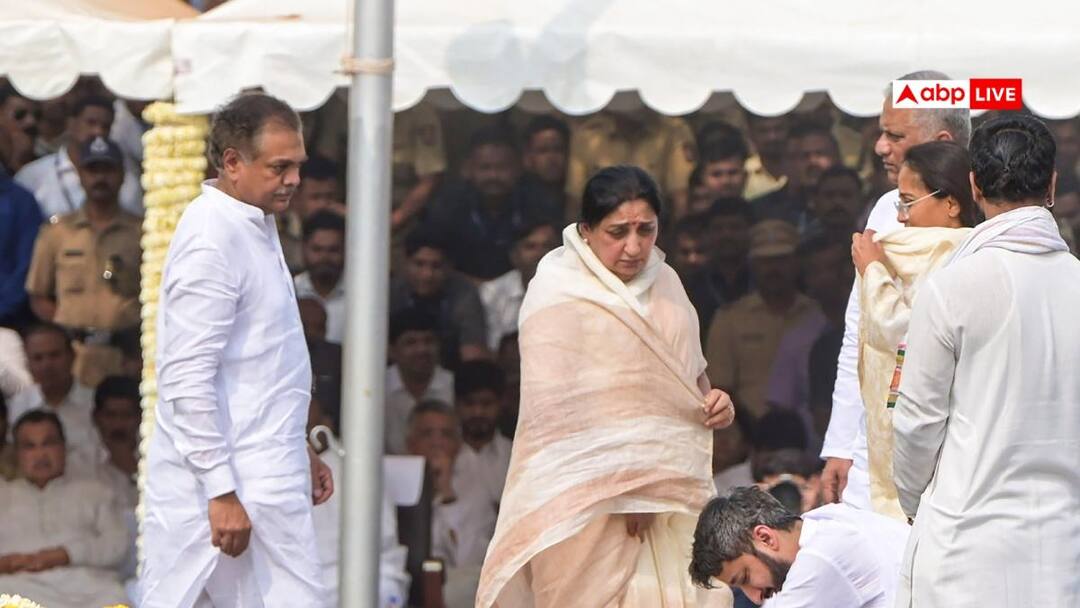 ‘Make Sunetra Deputy CM’: NCP Push After Ajit Pawar’s Death Sparks Succession Buzz