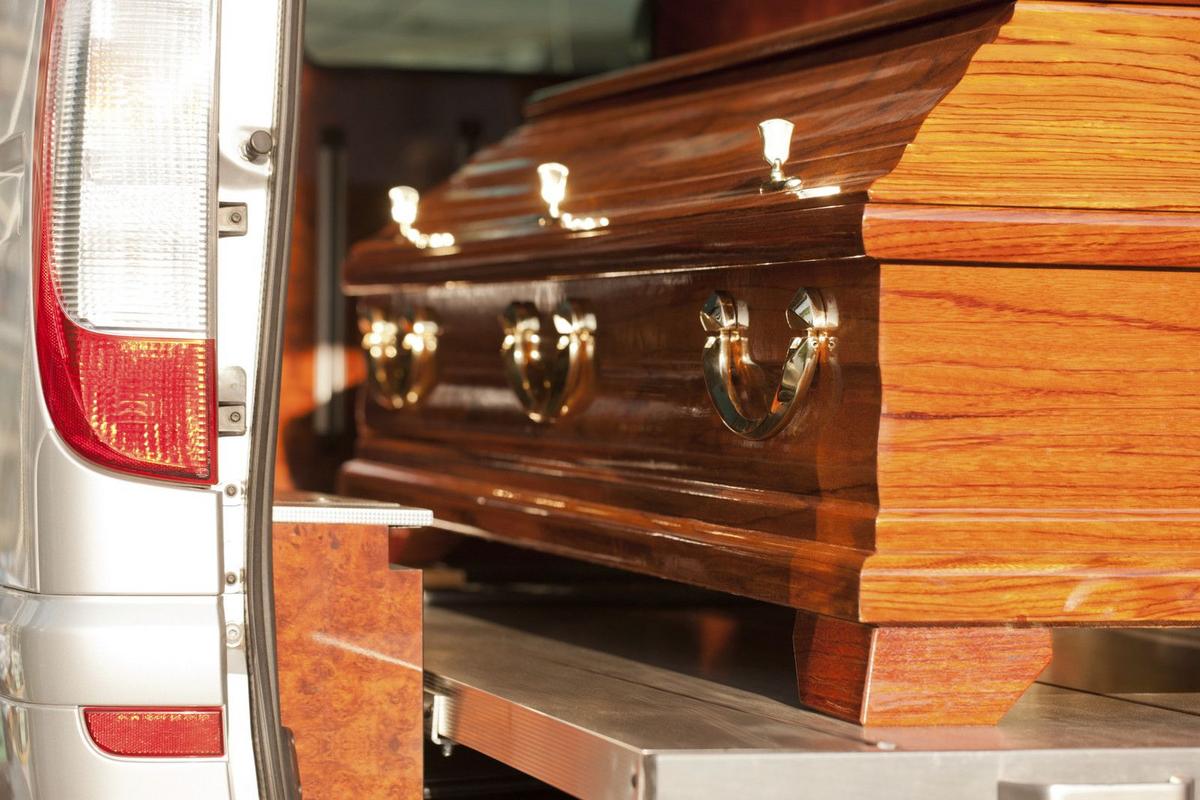 Maine Haunted Attraction Offers 'Last Ride' Inside Coffin