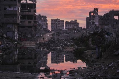 Chaos on streets of Gaza as armed gangs run riot killing Palestinians