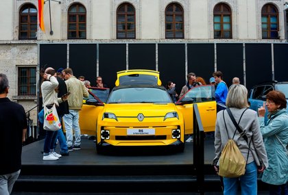Las plantas de Renault España se juegan la asignación de sus primeros eléctricos en la negociación del nuevo convenio