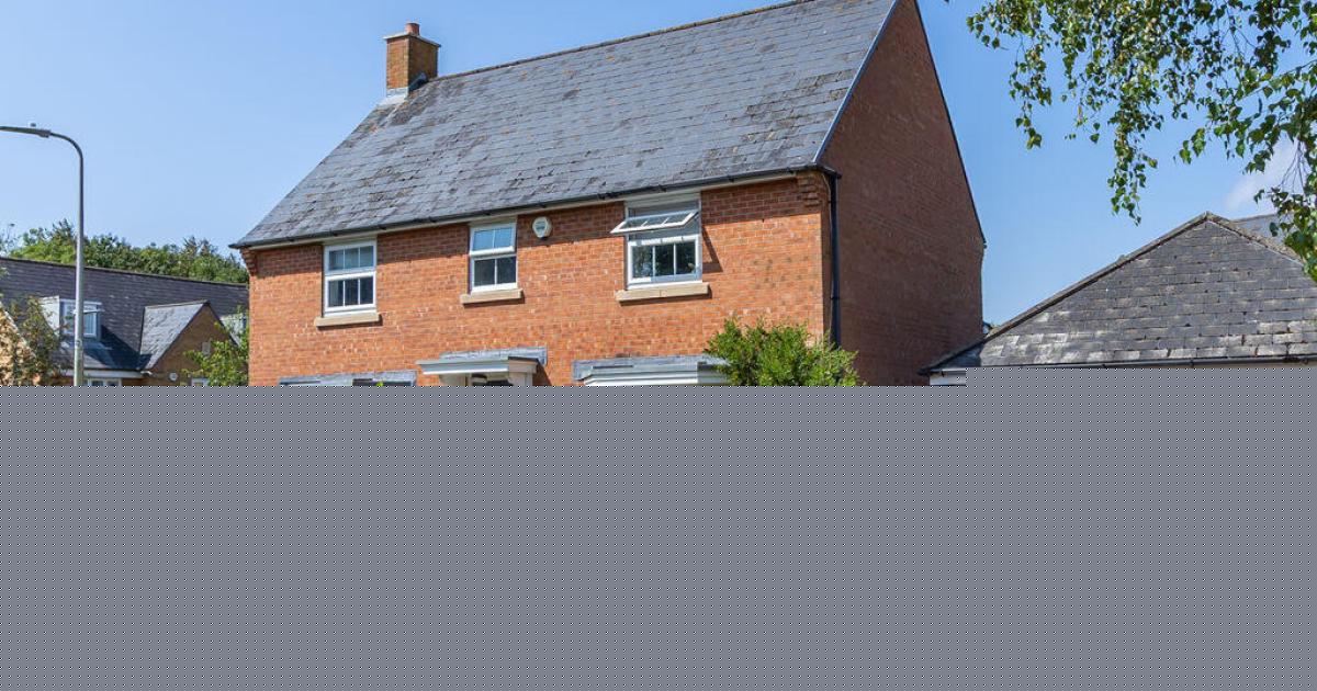 Four-bedroom house in Penarth for sale for £665,000