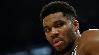 Warriors’ Mega-Offer for Giannis Antetokounmpo Trade Revealed