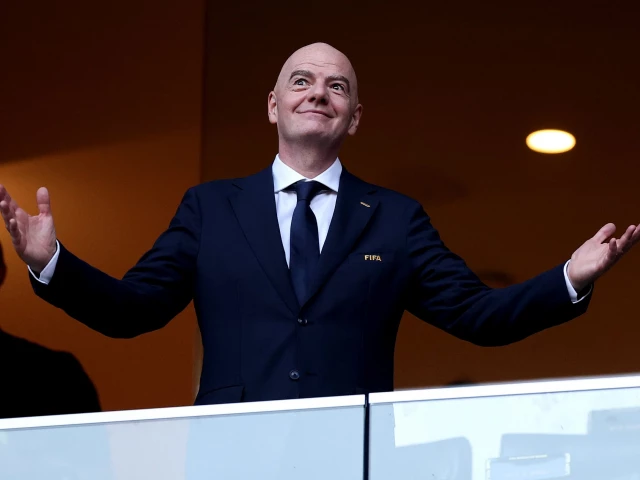Infantino holds emergency talks with directors