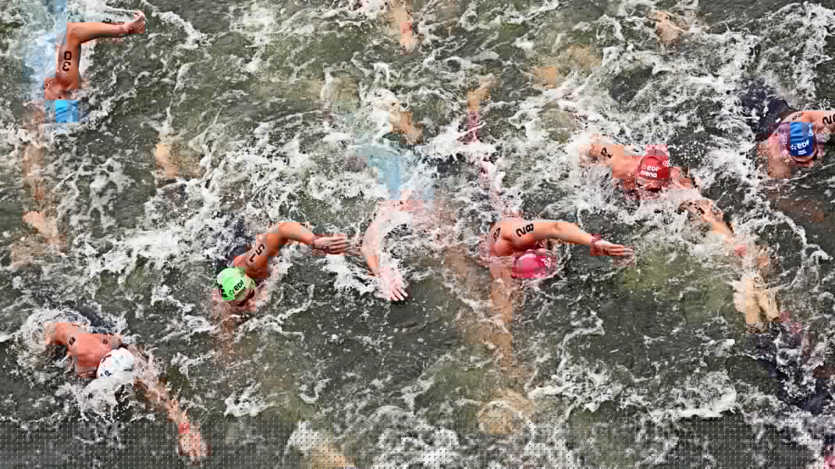 L’allarma di Filadelli dopo la 10 km nella Senna: “Ho avuto conati di vomito, non mi sono sentito bene”. Guidi: “C’era puzza, non si vedeva granché”
