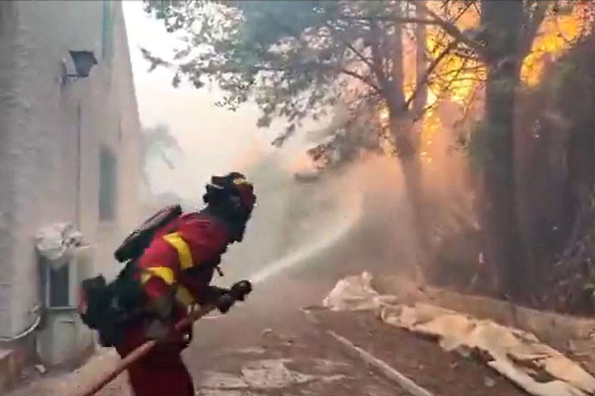 Espagne : des incendies « toujours pas maîtrisés ni contenus » près de Madrid, le gouvernement a décrété l’état d’urgence dans la région