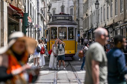 Quase 50% dos brasileiros participantes de pesquisa inédita querem morar em Portugal