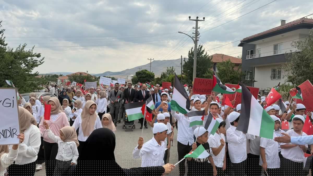 940 Öğrenciden Gazze'ye Destek Yürüyüşü