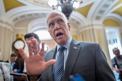 ‘Thrilled’ GOP senator says Trump calling him a ‘loser’ makes him qualified to run DHS