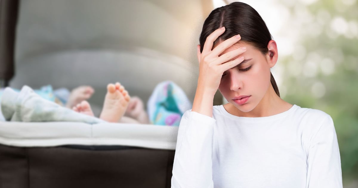 ¿Qué es la psicosis posparto, trastorno que puede afectar la percepción de la realidad de una madre?