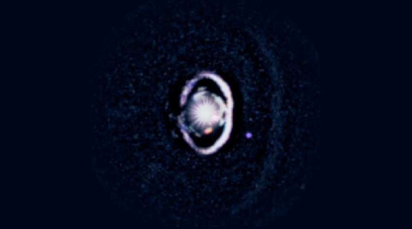 Astronomët kapin imazhin e parë të 'planetit foshnjë' rreth një ylli të ri