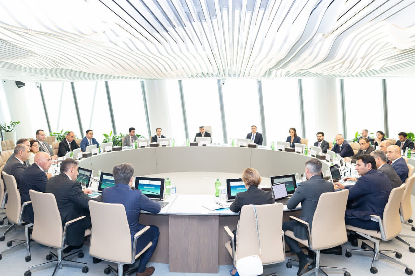 Azerbaijan discusses expanding range of insurance products