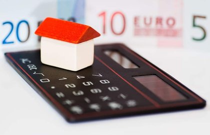 EU household saving rates fall as spending growth outpaces income