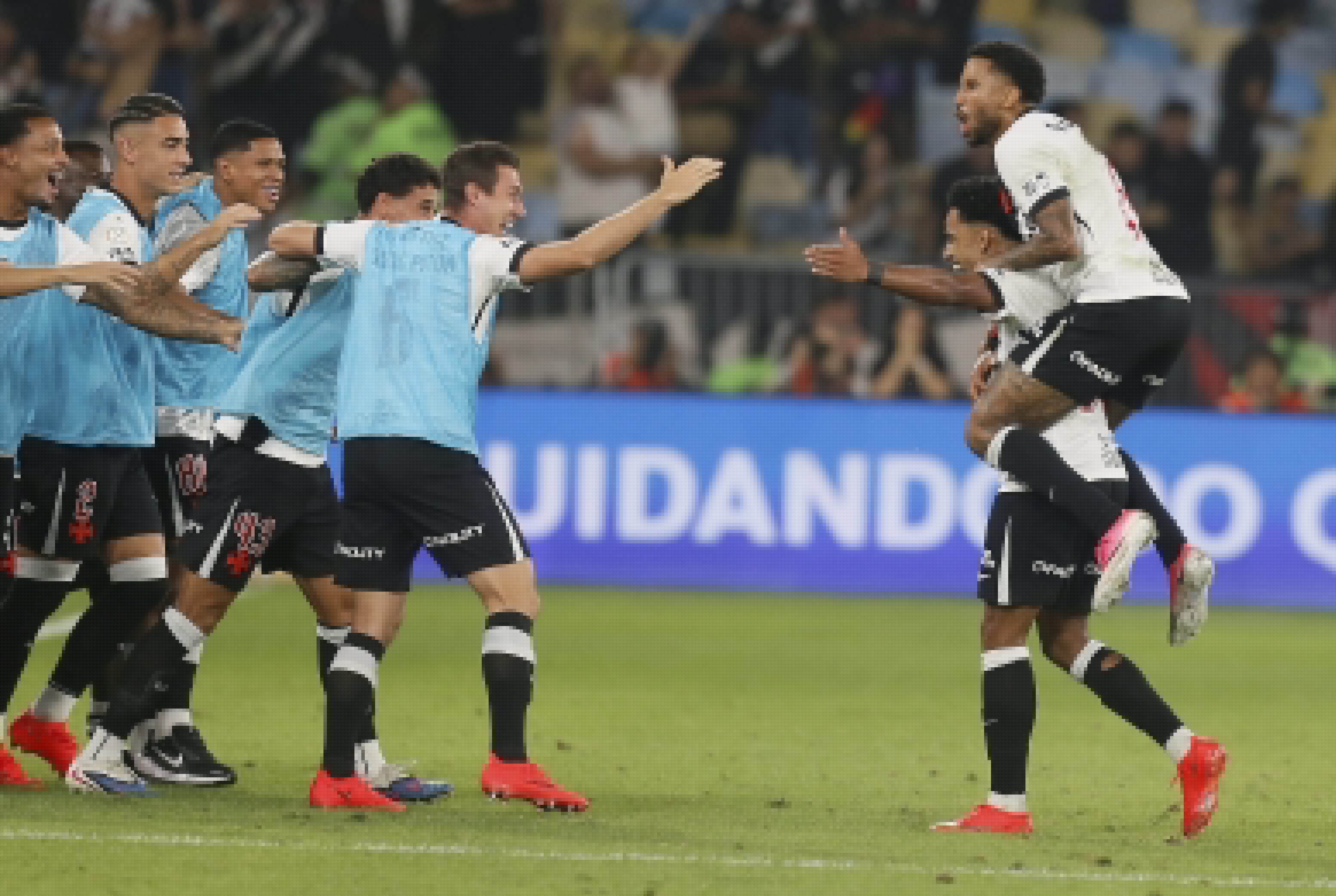 Análise: Vasco se beneficia de postura agressiva diante do Fluminense, que se acovarda em jogo decisivo na Copa do Brasil