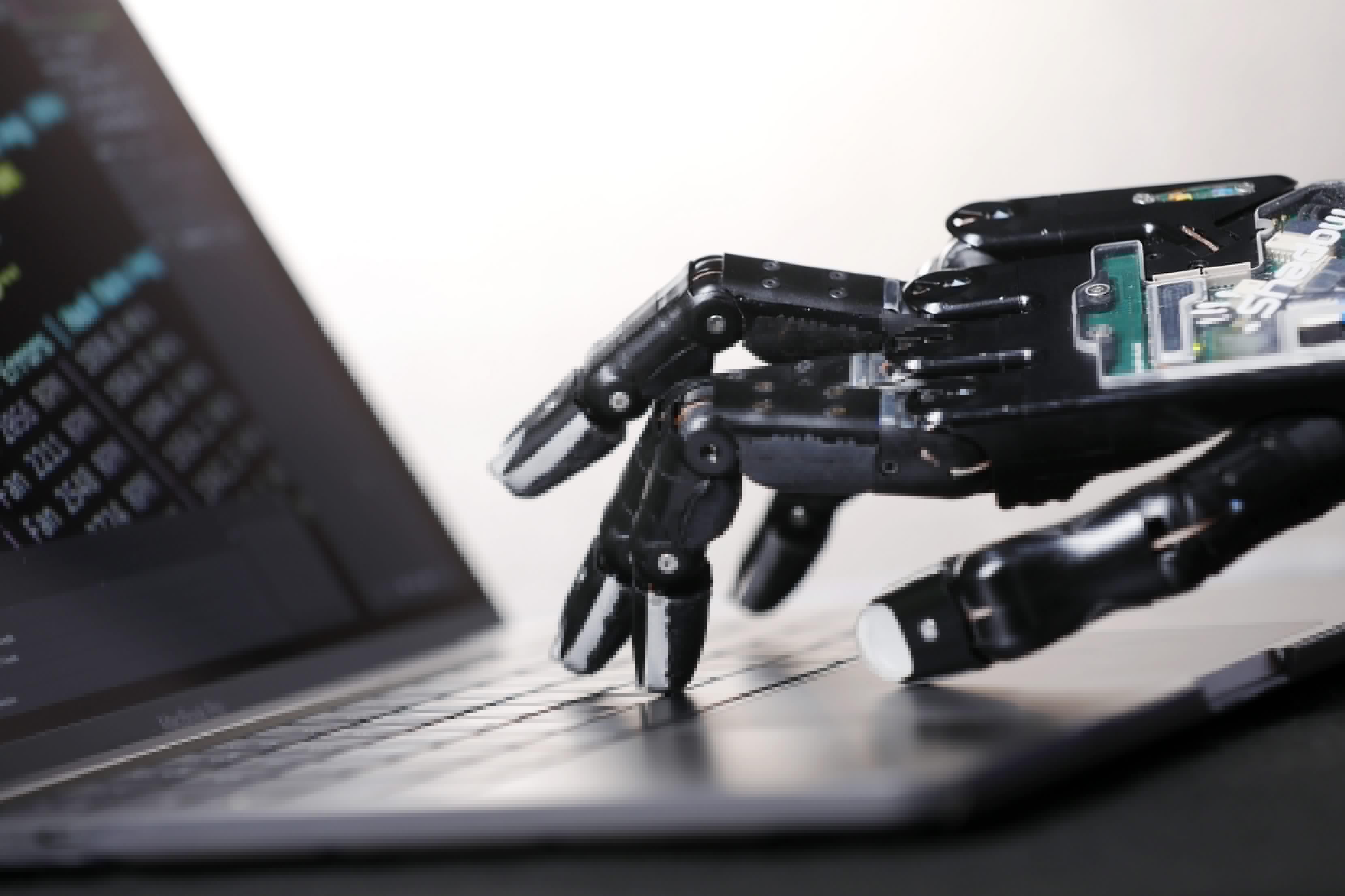 Ataque hacker de OpenAI e Anthropic: Especialistas apontam riscos e como se proteger no Brasil