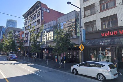 Over 50 officers deployed to deal with man barricaded in Vancouver hotel