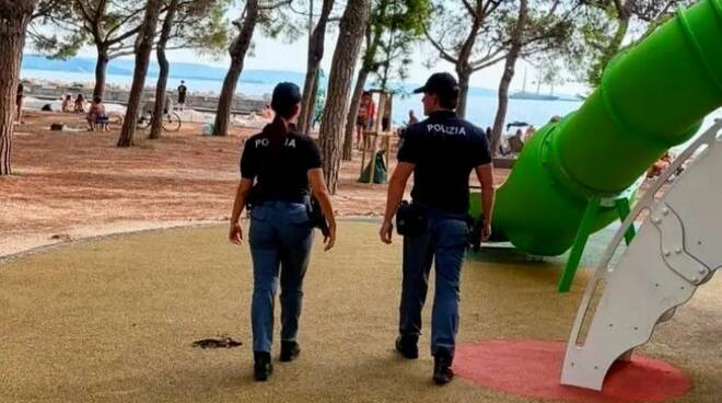 Bambina di tre anni si perde a Trieste: ritrovata da tre agenti bresciani
