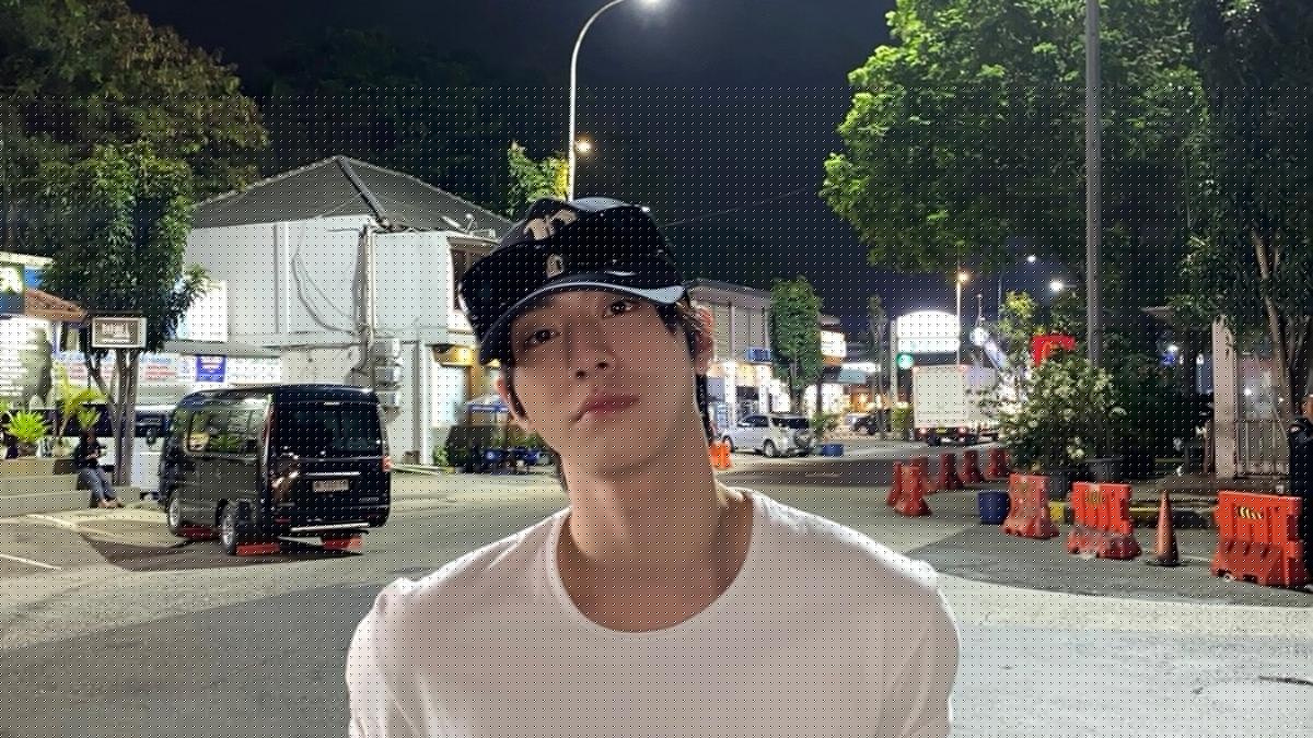 Style Casual Ahn Hyo Seop di Rest Area Cipularang