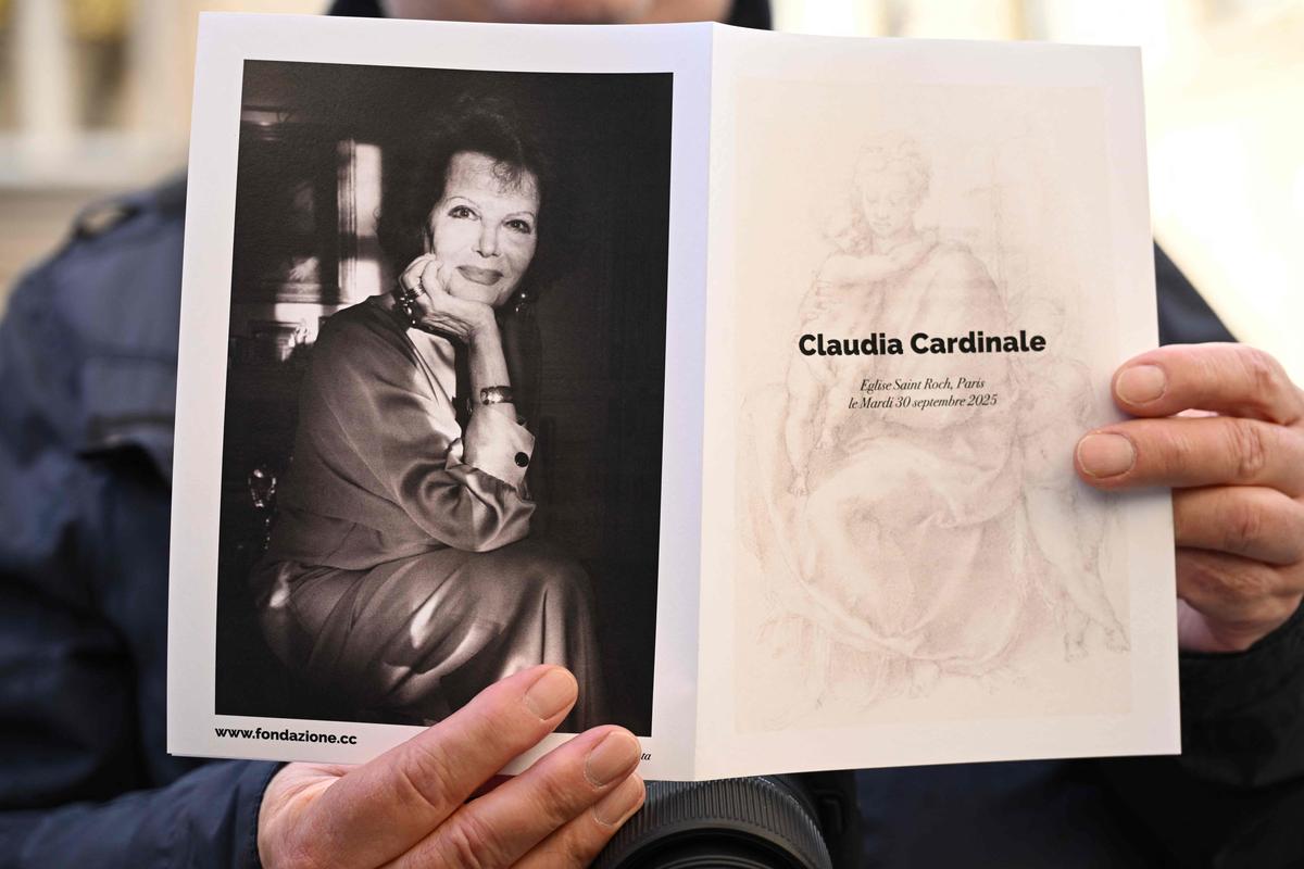 Obsèques de Claudia Cardinale : des centaines de personnes lui rendent un dernier hommage à Paris