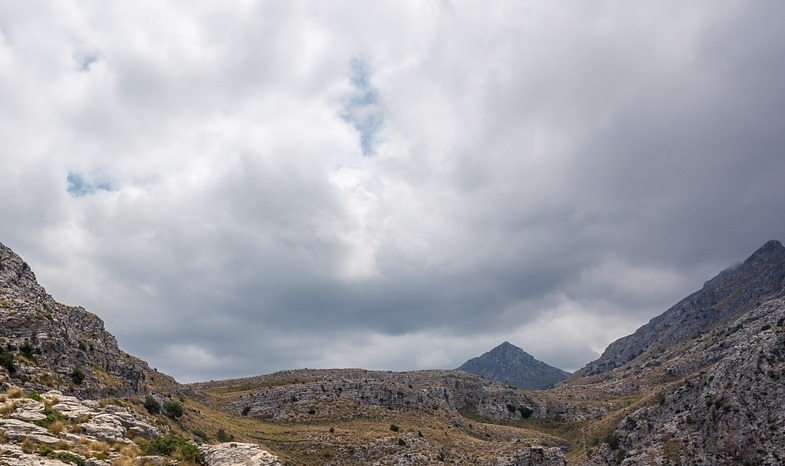 U BiH pretežno oblačno vrijeme uz mogućnost slabe kiše, dnevna temperatura od 14 do 20 stupnjeva