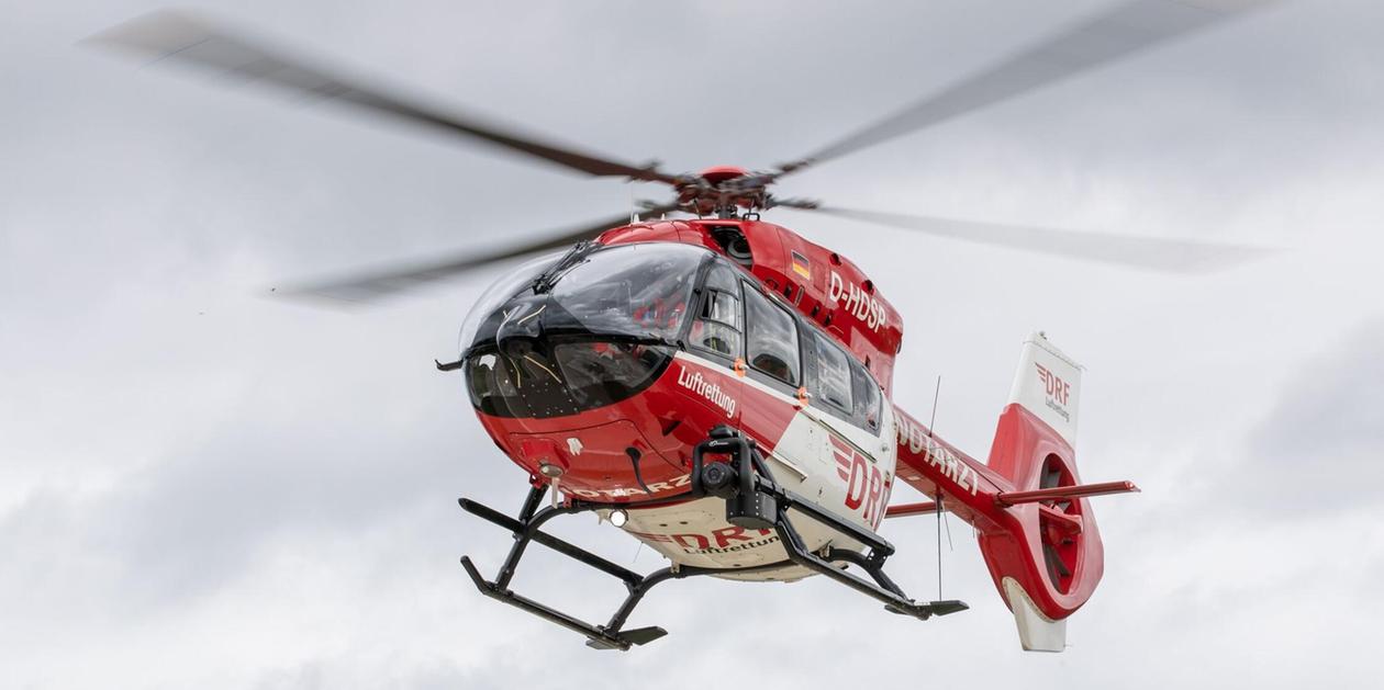 Hubschrauber im Einsatz: Auto überrollt Jungen - Dreijähriger in Mittelfranken schwer verletzt