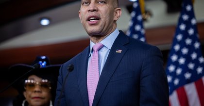 Hakeem Jeffries Has Totally Pathetic Plan to Rein in ICE