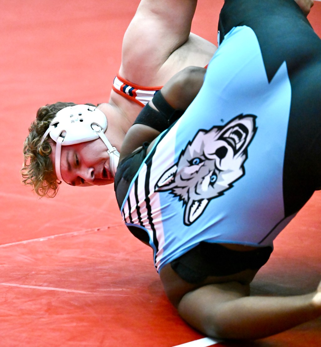 D2 WRESTLING: Patriots edge Cougars in Class 3A semis