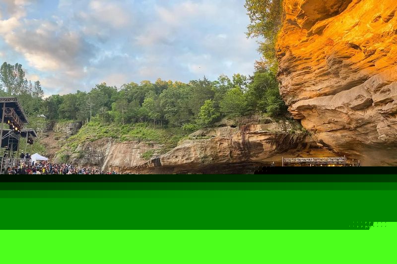 This Illinois Amphitheater Tucked In The Bluffs Belongs On Your Bucket List