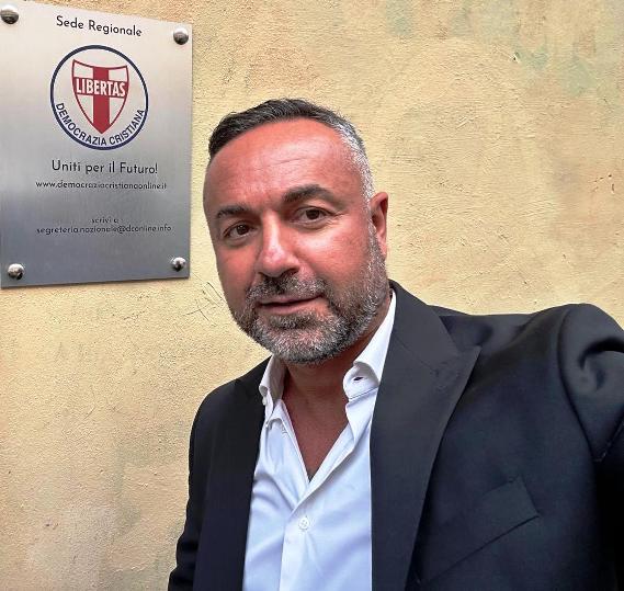 A processo per l’assalto alla Cgil, fa la tessera per Vannacci. Ma Passaro (IoApro) è dirigente della Dc. Il partito: “Incompatibile con noi”