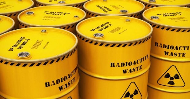 Ученые обнаружили в океане более 200 000 баррелей радиоактивных отходов