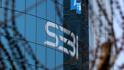 Financial sector regulators must walk the tightrope to balance growth with stability: Economic Survey