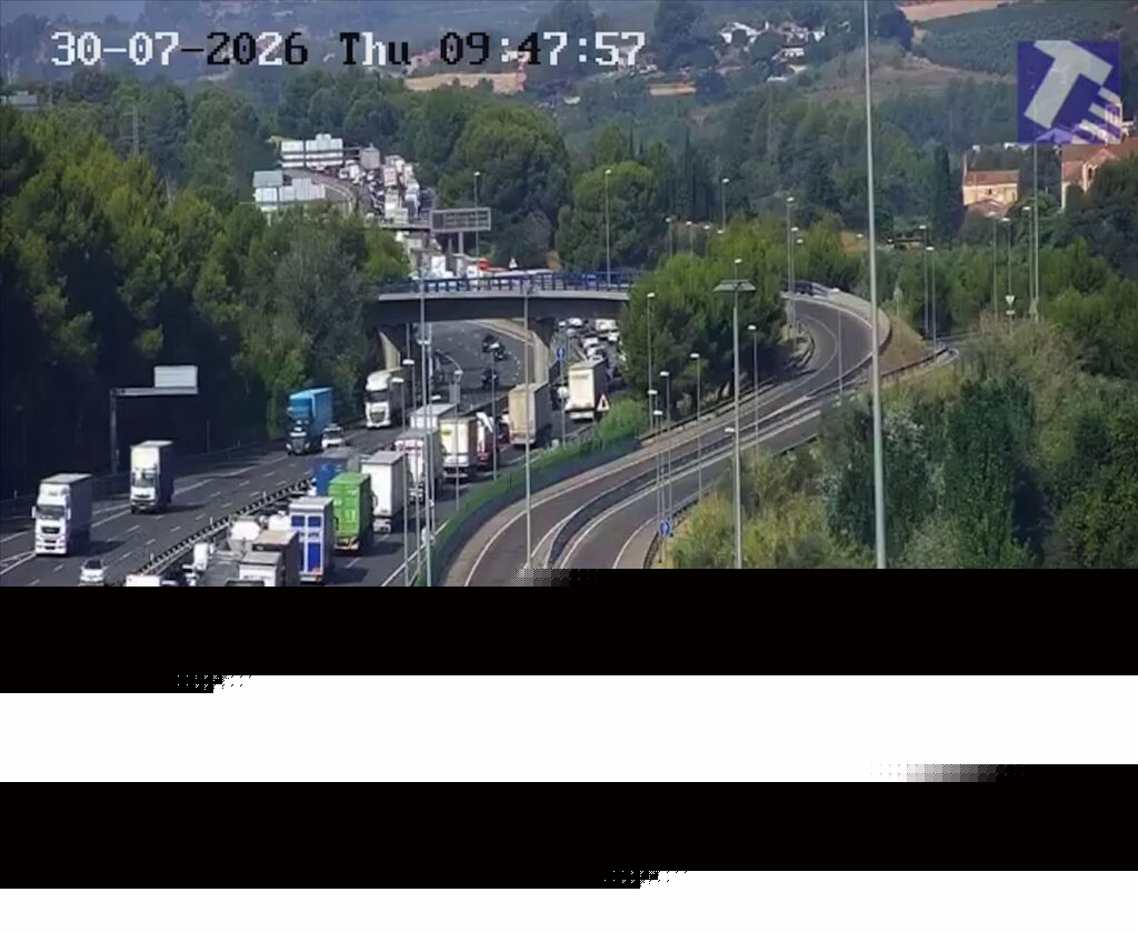 L’accident d’un camió col·lapsa la AP-7: una vintena de quilòmetres de retencions a Sant Sadurní d’Anoia