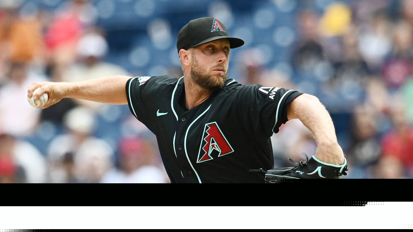 Merrill Kelly Leaves Game vs Dodgers with Trainer