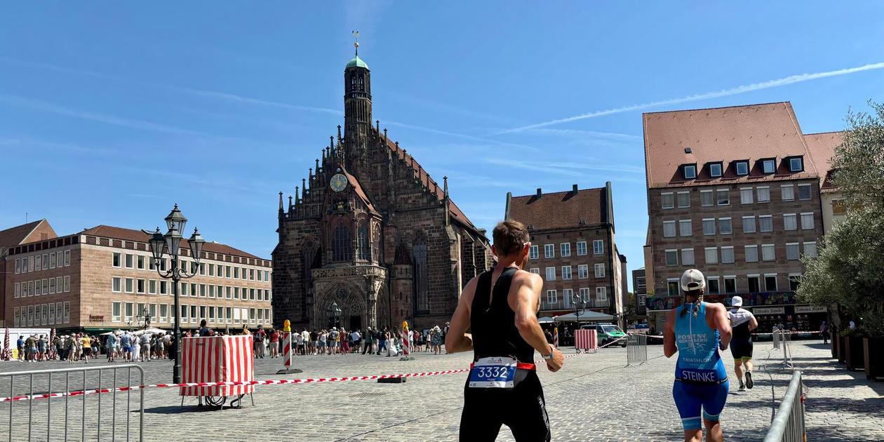 Sportspektakel bei 30 Grad: Tausende Teilnehmer beim Triathlon Nürnberg