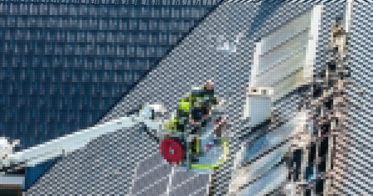 Feuer bei Solaranlage: - Rascher und massiver Einsatz verhinderte Großbrand