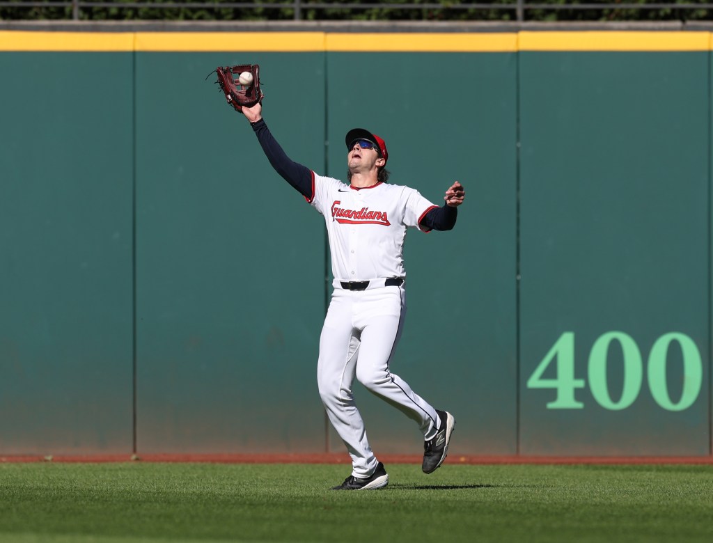 Guardians’ Chase DeLauter drops fly ball in center on first ball in majors before making key play in fourth